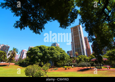 Die Plaza Barrancas de Belgrano in Buenos Aires, Argentinien. Stockfoto