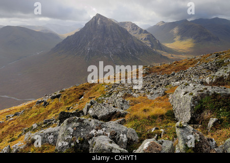 Glen Etive, Stob Dearg Buahaille Etive Mor, Lairig Gartain und Buachaille Etive Beag aus Beinn Chrulaiste, Glencoe, Schottland Stockfoto