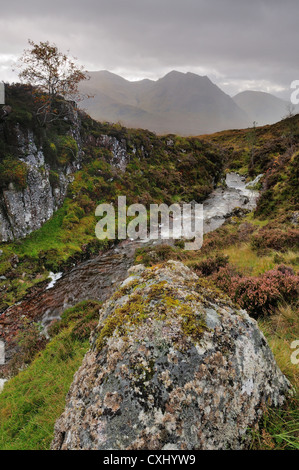 Blick von der Allt ein "Bhalaich in Richtung Meall ein" Bhuiridh und Creise, Glencoe, Schottisches Hochland Stockfoto