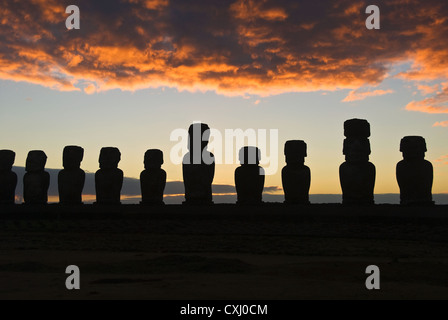 Elk198-5325 Chile, Osterinsel, Ahu Tongariki, Moai Statuen Stockfoto