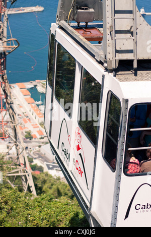 Foto der Seilbahn auf den Felsen von Gibraltar. Stockfoto