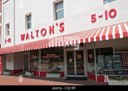 Arkansas, Bentonville, Wal-Mart Visitor Center befindet sich in Waltonss Originalspeicher Varieity. Stockfoto