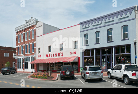 Arkansas, Bentonville, Wal-Mart Visitor Center befindet sich in Waltonss Originalspeicher Varieity. Stockfoto