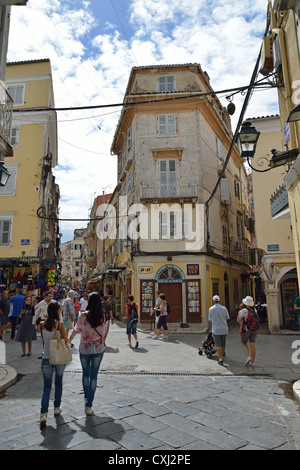 Kleines Quadrat in Altstadt Korfu, Kerkyra, Korfu, Ionische Inseln, Griechenland Stockfoto