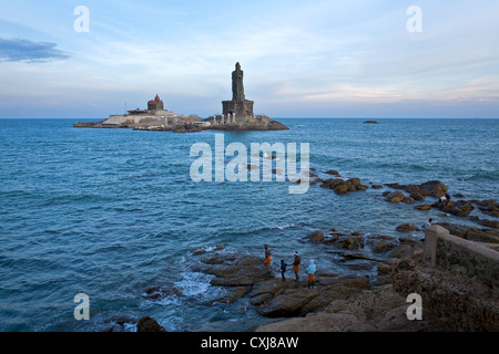 Vivekananda Fels Denkmal und Thiruvalluvar Statue. Kanyakumari. Cape Comorin. Indien Stockfoto