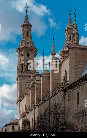 Glockentürme der Santa Maria de la Redonda concahedral, Kathedrale tardogótica in der Stadt Logroño, La Rioja, Spanien, Europa Stockfoto