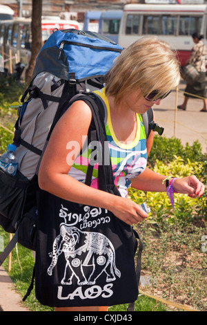 Backpacker, Bus Station, Vientiane, Laos Stockfoto