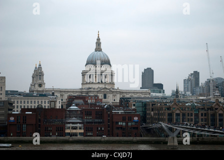 Die Kuppel der St. Pauls Cathedral von Tate Modern gesehen Stockfoto