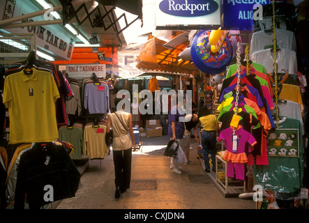 Touristen, Shopper, Shopper, shopping, Stanley Market, Stadt von Stanley, Stanley, Stanley Bay, Hong Kong, China, Asien Stockfoto