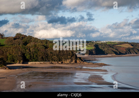 DER Strand und WISEMANS Brücke SAUNDERSFOOT PEMBROKESHIRE Wales UK Stockfoto