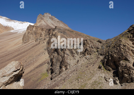 Landschaft zwischen Baralacha La (Bara-Lacha-Pass, 4890m) und Sarchu, Manali-Leh-Highway, Lahaul und Spiti, Himachal Pradesh, Indien Stockfoto