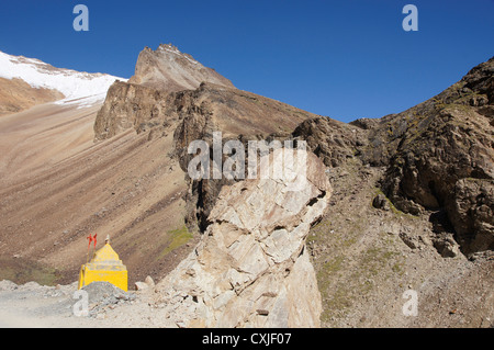 Landschaft zwischen Baralacha La (Bara-Lacha-Pass, 4890m) und Sarchu, Manali-Leh-Highway, Lahaul und Spiti, Himachal Pradesh, Indien Stockfoto