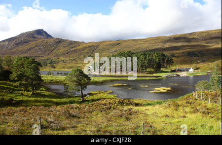 Blick in Richtung Affric Lodge Loch Affric Glen Affric Inverness-Shire schottischen Highlands Highland, Schottland, Vereinigtes Königreich Stockfoto