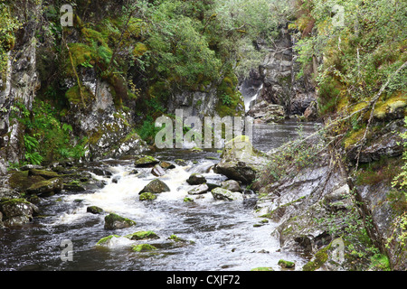 Hund Falls Wasserfall auf dem Fluss Affric Glen Affric schottischen Highlands Scotland UK Stockfoto