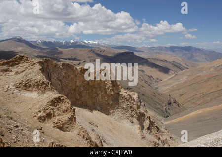 Landschaft zwischen Taglang la und Karu, Manali-Leh Landstraße, Jammu und Kaschmir, Indien Stockfoto