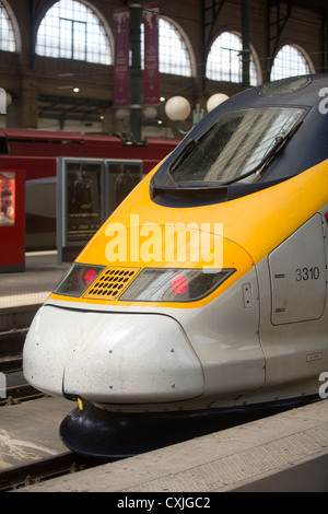 SNCF eine silberne französische nationale Schienennetz Train à Grande Vitesse TGV-Zug am Bahnhof Gare du Nord in Paris in Frankreich Stockfoto