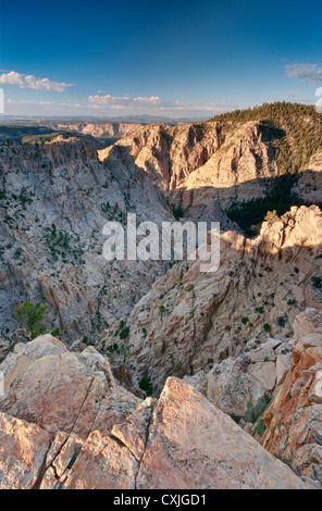 Box Tod hohlen Wildnis, Blick auf den Sonnenaufgang von Hells Backbone Road, Colorado Plateau, Utah, USA Stockfoto