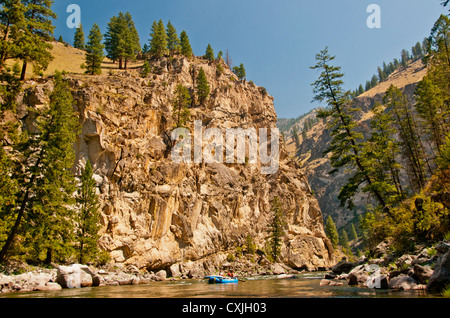 Wildwasser-rafting durch tiefe Schluchten des Middle Fork des Salmon River Wilderness, Idaho Stockfoto