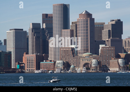 Boston Skyline von 2012 vom Hafen von Boston Logan Airport aus gesehen Stockfoto