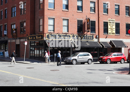 Die Glocke In der Hand ist die älteste Taverne In Amerika gegründet 1795 auf Union Street, Boston. Sept. 2012 Stockfoto