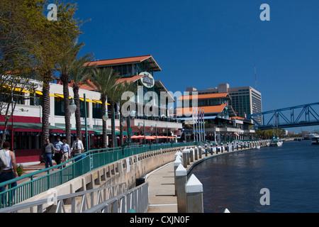 Jacksonville Landung Einkaufs- und Essbereich auf der Uferpromenade im Zentrum von Jacksonville, Florida Stockfoto