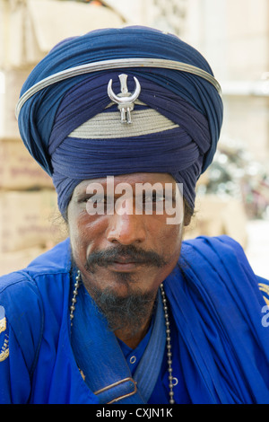 Sikh zu schützen, auf dem Dach des Gurdwara Sis Ganj Sahib, ein Sikh-Tempel in Chandni Chowk, Alt-Delhi, Indien Stockfoto