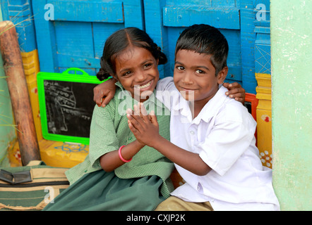 Indische Schulkinder beste Freunde Andhra Pradesh in Indien Stockfoto