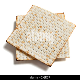 Stapel von Matzo Brot auf weißem Hintergrund Stockfoto