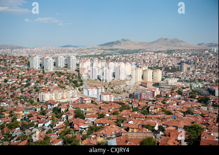 Blick auf Ankara von der oberen Remparts der Zitadelle auf dem höchsten Punkt der türkischen Hauptstadt gebaut. Stockfoto