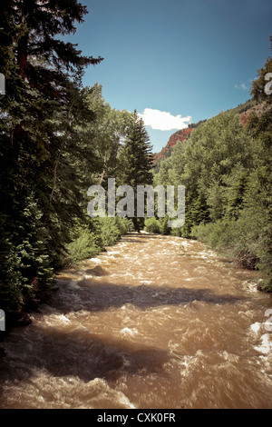 Malerische Aussicht auf den Fluss, Aspen, Colorado, USA Stockfoto