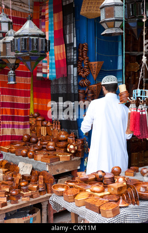 Shop Verkauf Holzkisten und Schalen in Essaouira, Marokko Stockfoto
