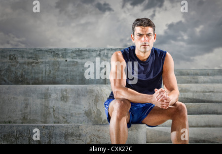 Porträt des Läufers auf Bleacher Stufen, Miami Beach, Florida, USA Stockfoto