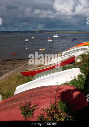 Boote auf der Ufermauer, Appledore, Devon, UK Stockfoto