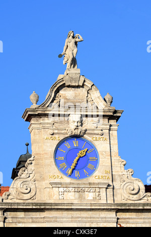 Statue und Uhr auf der Oberseite das Neues Rathaus (neues Rathaus) in der deutschen Stadt Leipzig in der Region Sachsen Stockfoto