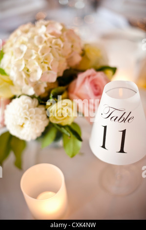 Tabelle bei Hochzeitsfeier Stockfoto