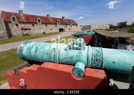 Schwarzpulver Kanone Girlande der Stadtmauer am Fort Ticonderoga. Stockfoto