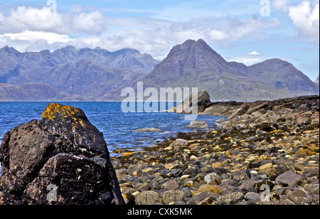 Blick vom Elgol über Loch Scavaig in Richtung der Cuillin Berge, Isle Of Skye. Stockfoto