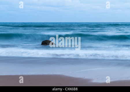 Schöne Strand-Szene, Wasserrand. Stockfoto