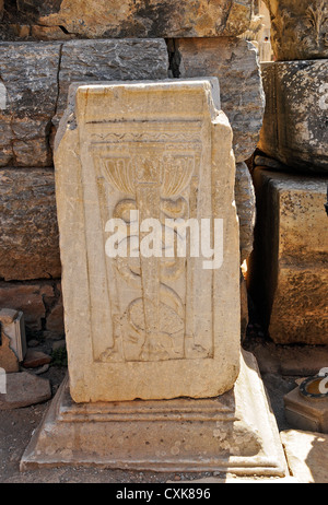 Schnitzen von einer Schlange und Löwe Beinen Stand auf archäologische Weltkulturerbe, Ephesus, Türkei Stockfoto