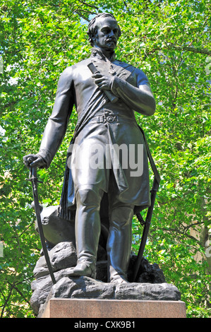 London, England, Vereinigtes Königreich. Statue von Lieutenant General Sir James Outram, 1. Baronet - in Whitehall Gardens (1871; Matthew Noble) Stockfoto