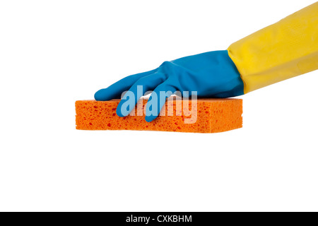 Blau und gelb Kautschuk behandschuhten Hand mit einem orange Schwamm Stockfoto