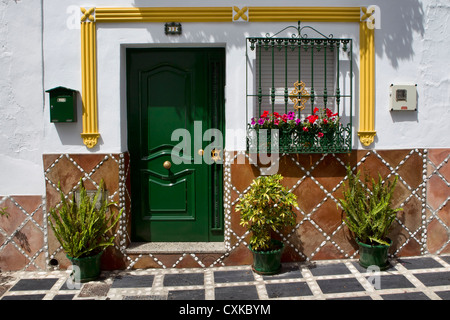 Hauseingang im Dorf Competa in Andalusien, Südspanien Stockfoto