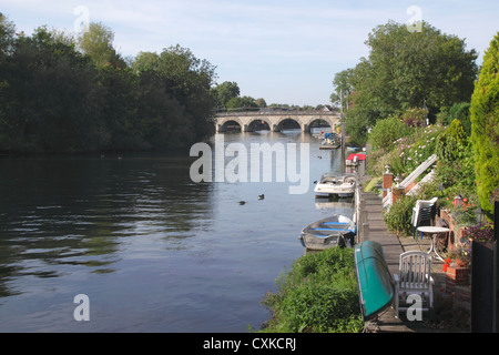 Maidenhead Brücke über die Themse-Blick vom River Road Stockfoto