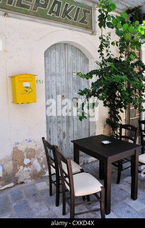 Studie einer traditionellen Taverne im Dorf Kritsa in der Nähe von Agios Nikolaos, Kreta, griechische Inseln, Griechenland, Europa Stockfoto