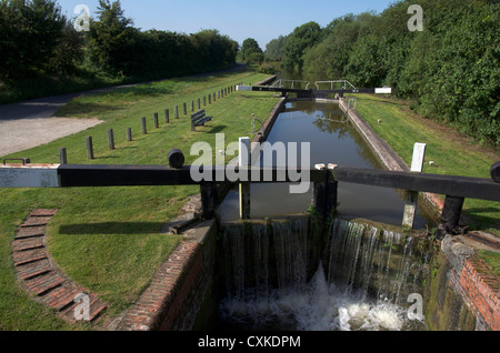 Oakhill Down Sperre auf der schönen Kennet und Avon Kanal, Froxfield Stockfoto