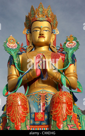 35 Meter hohe Statue des Maitreya Buddha während der Einweihung der Statue durch den Dalai Lama im Kloster Diskit, Ladakh, Indien Stockfoto