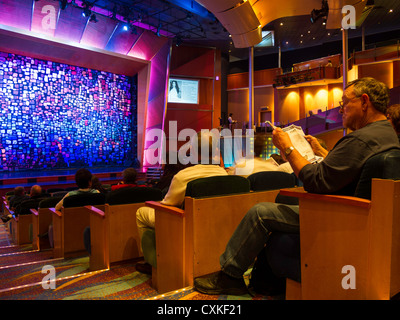 Aurora Theater, Royal Caribbean International, Radiance of the Seas Kreuzfahrt Schiff Stockfoto