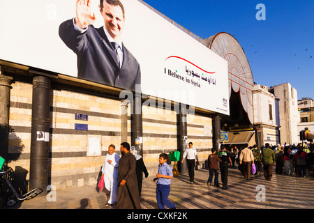 Baschar al-Assad Plakat Poster von Al Hamadiyya Souq Eingang. Damaskus, Syrien Stockfoto