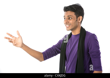 Seitenansicht eines jungen Mannes reden und auf der Suche nach links. Auf weißen Hintergrund isoliert. Stockfoto