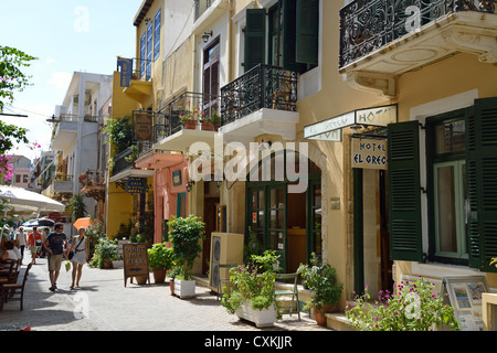 Straßenszene in Old Town, Präfektur Chania, Chania, Kreta, Griechenland Stockfoto